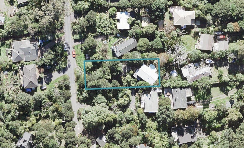 10 Kilgour Terrace, Huia, Auckland - Carousel 1