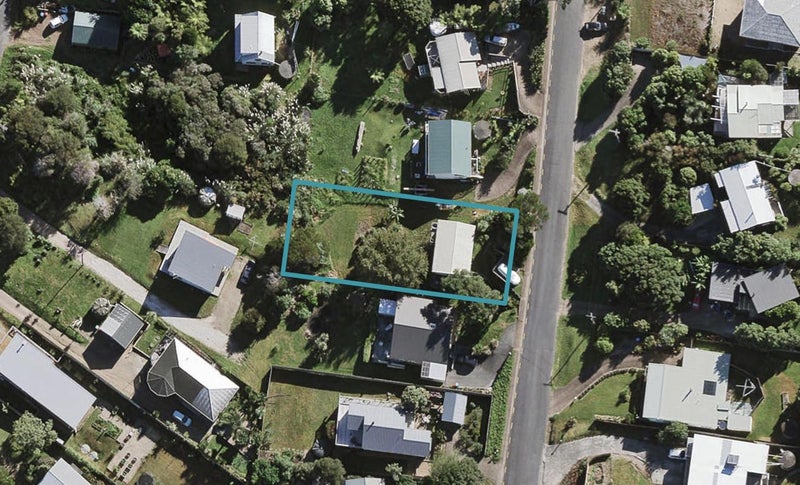 31 Jellicoe Parade, Surfdale, Waiheke Island - Carousel 1