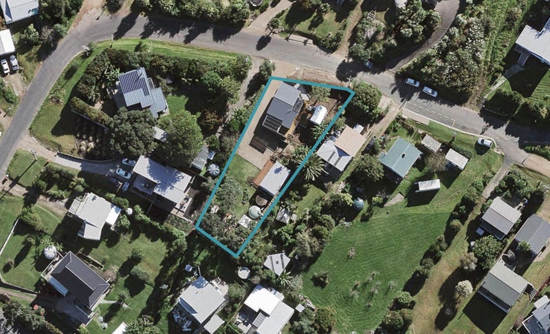 4 Nelson Avenue, Surfdale, Waiheke Island - Carousel 1