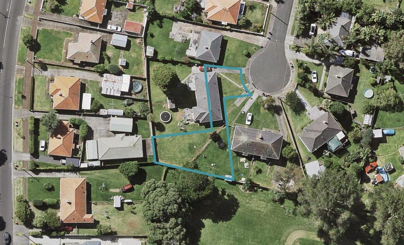 10 Takrouna Lane, Panmure, Auckland - Carousel 1