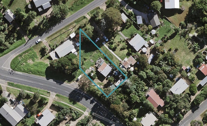 35 Alison Road, Surfdale, Waiheke Island - Carousel 1