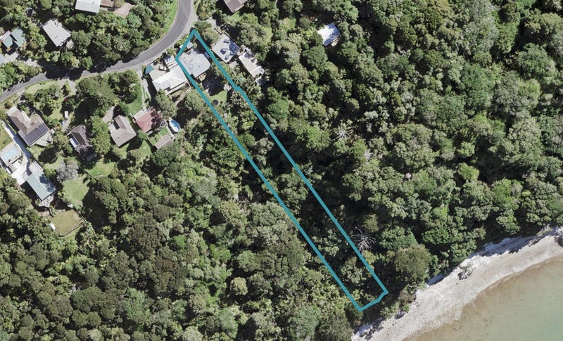 4 Kauri Point Road, Laingholm, Auckland - Carousel 1
