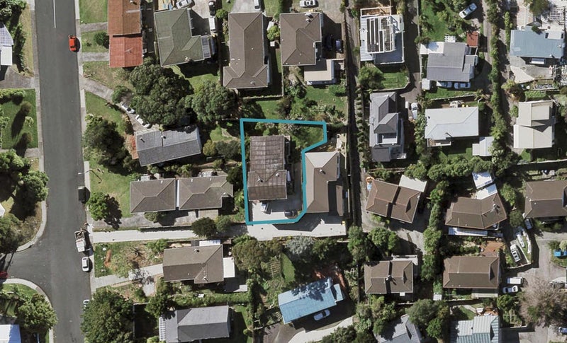 8 Cheval Drive, Totara Vale, Auckland - Carousel 1