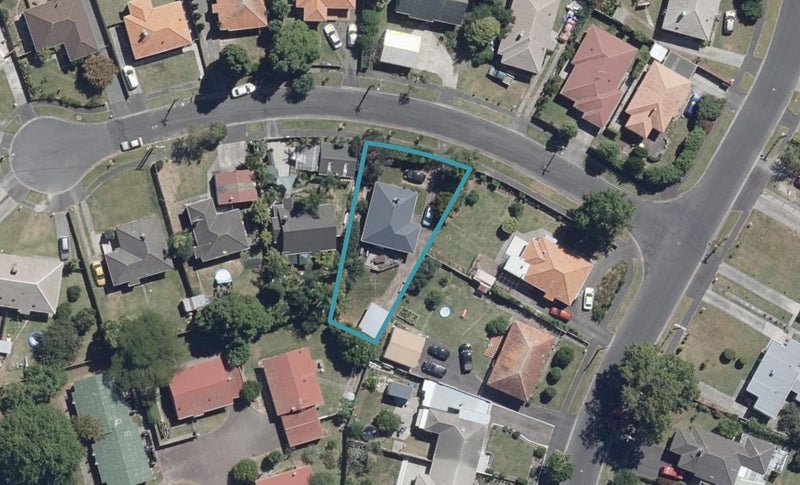 2 Watts Crescent, Hamilton East, Hamilton - Carousel 1