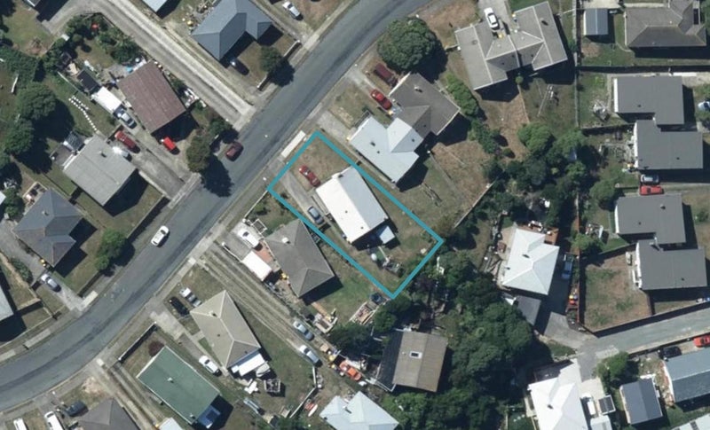8 Rangituhi Crescent, Takapuwahia, Porirua - Carousel 1