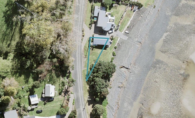 1852 East Coast Road, WHAKATIWAI, MIRANDA - Carousel 1