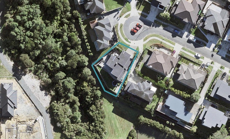 18 Lakeridge Close, Northcross, Auckland - Carousel 1