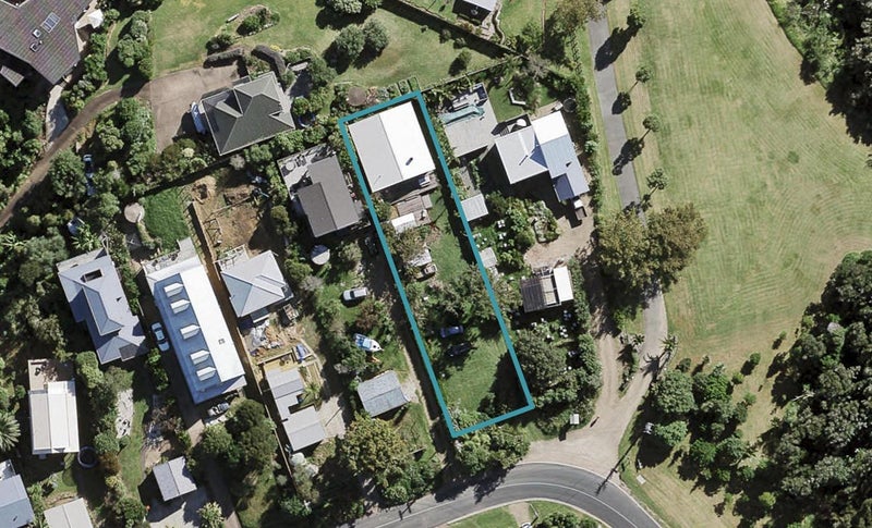 76 Hauraki Road, Oneroa, Waiheke Island - Carousel 1