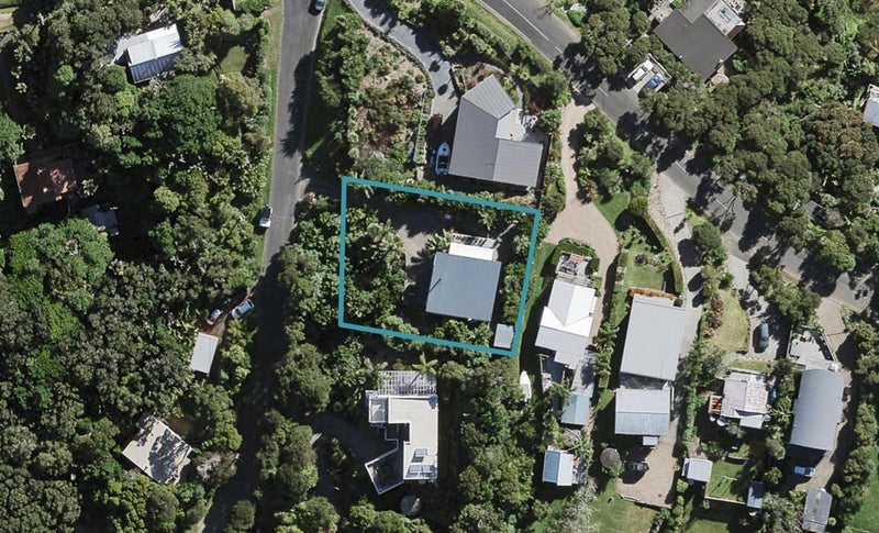 54 Hekerua Road, Oneroa, Waiheke Island - Carousel 1