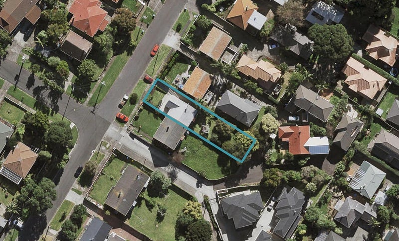 27 Ngatiawa Street, One Tree Hill, Auckland - Carousel 1
