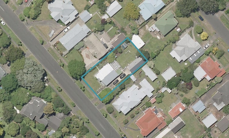 13 Helmore Street, Whanganui East, Whanganui - Carousel 1