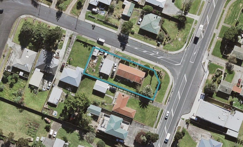 2 Tarata Crescent, Mangere Bridge, Auckland - Carousel 1