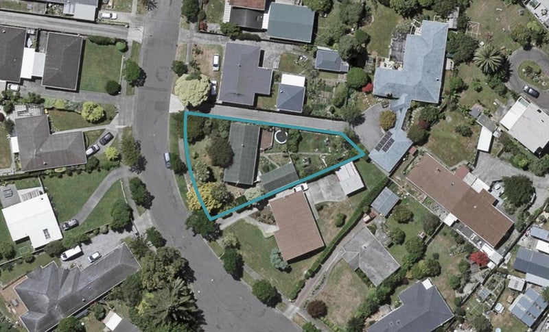 16 Nimmo Avenue West, Waikanae - Carousel 1