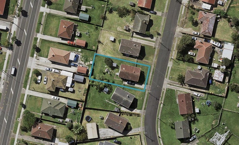 11 Featherston Crescent, Otara, Auckland - Carousel 1
