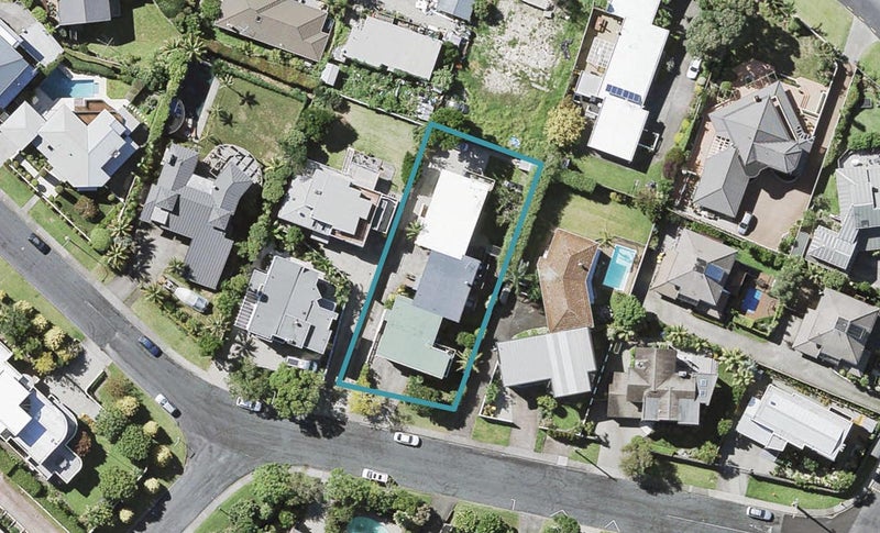 3/3 Rahopara Street, Castor Bay, Auckland - Carousel 1
