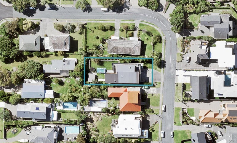 136 Churchill Road, Rothesay Bay, Auckland - Carousel 1