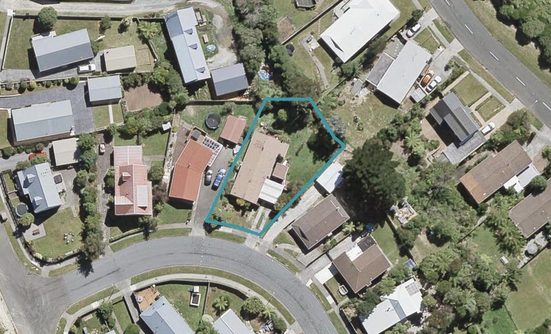 4 Fenchurch Grove, Stokes Valley, Lower Hutt - Carousel 1