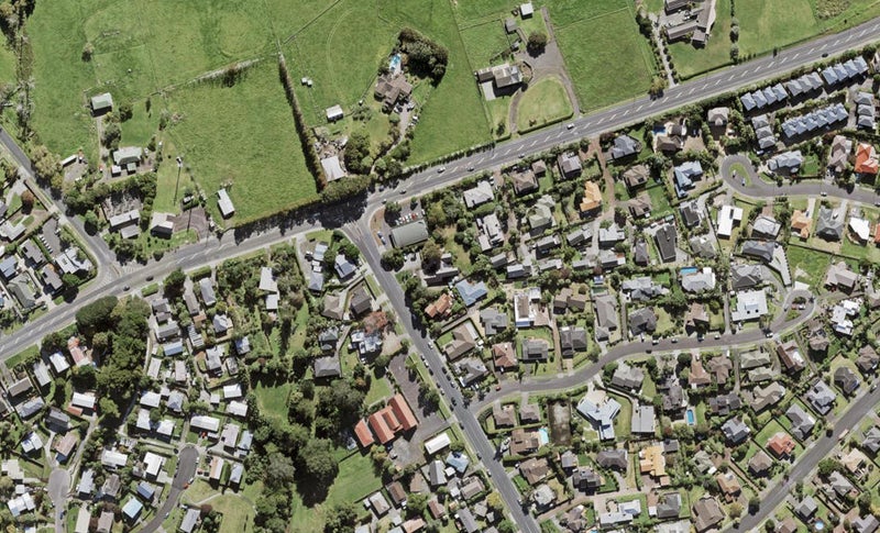 8 Luckens Road, West Harbour, Auckland - Carousel 1
