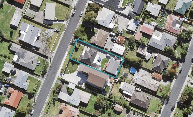 23 Cobham Crescent, Kelston, Auckland - Carousel 1