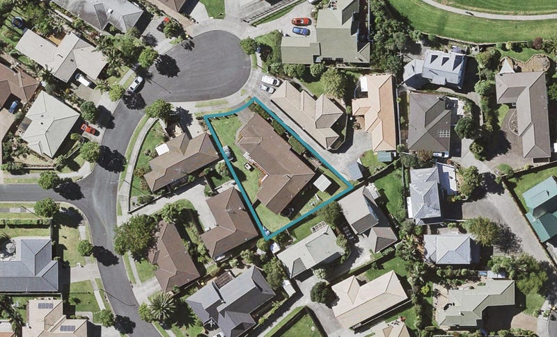 19 Bernie Edwards Place, Botany Downs, Auckland - Carousel 1