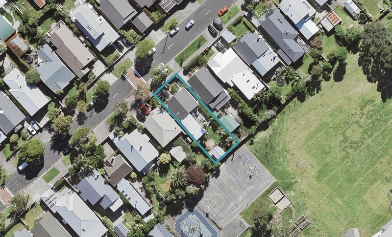 19 Warwick Avenue, Westmere, Auckland - Carousel 1