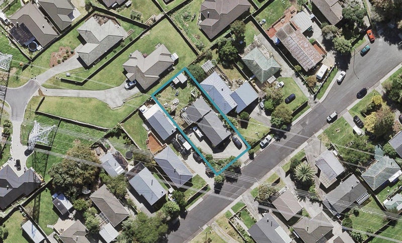 28 Arlette Place, Massey, Auckland - Carousel 1