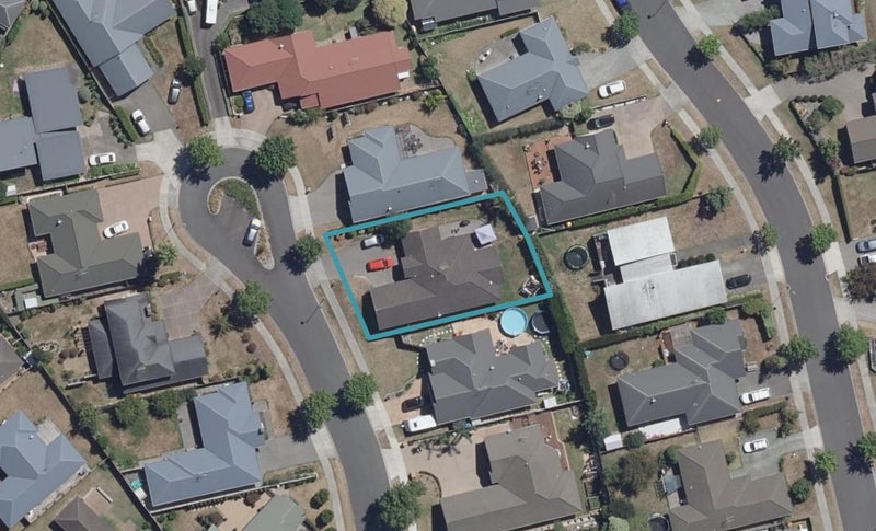 12 Stratford Place, Huntington, Hamilton - Carousel 1