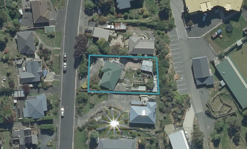 76 Marion Street, Macandrew Bay, Dunedin - Carousel 1