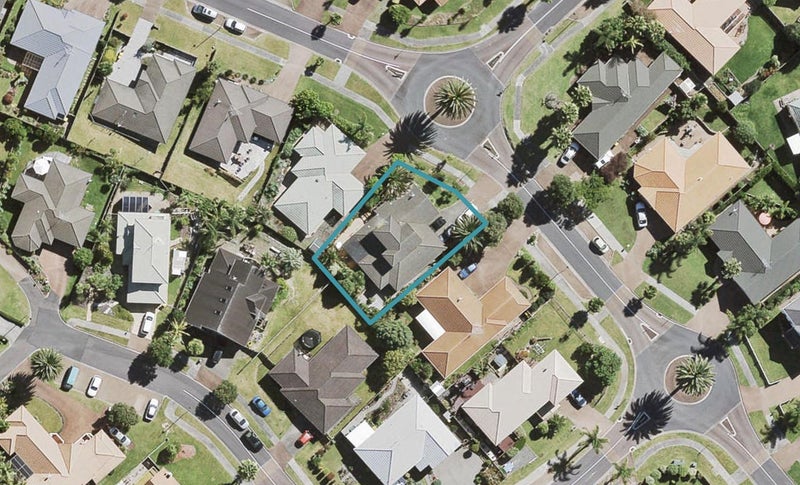 27 San Valentino Drive, Henderson, Auckland - Carousel 1