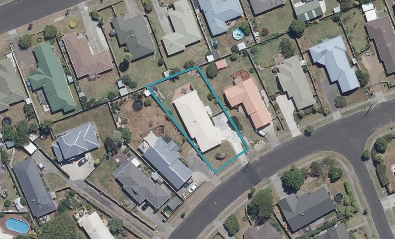 31 Raleigh Avenue, Fairview Downs, Hamilton - Carousel 1