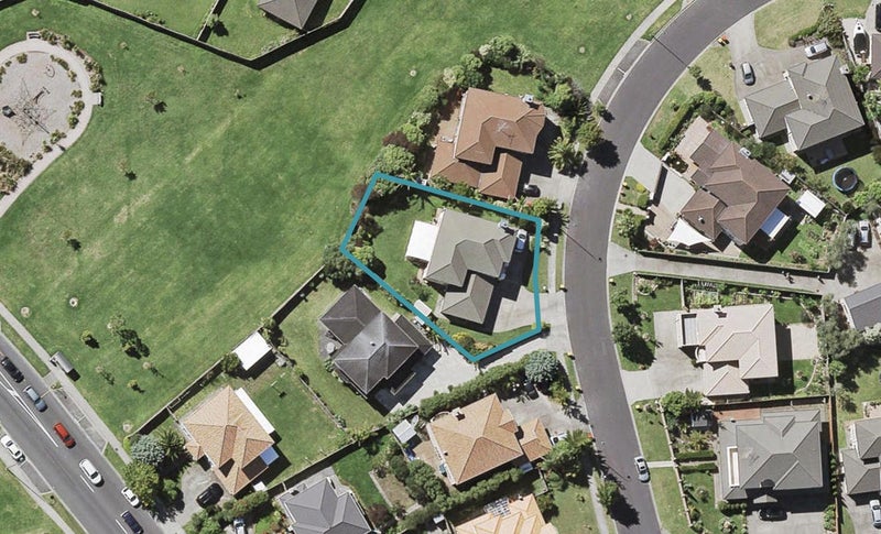 8 Glen Bay Close, Pinehill, Auckland - Carousel 1