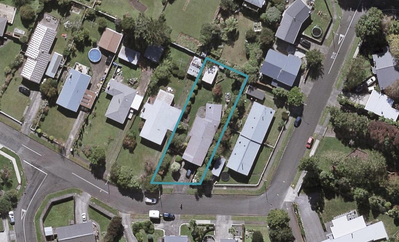 10 Bromley Place, Westown, New Plymouth - Carousel 1