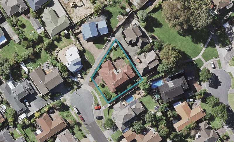 19 St Simon Place, Botany Downs, Auckland - Carousel 1