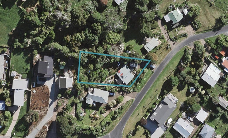 3 Beresford Avenue, Surfdale, Waiheke Island - Carousel 1