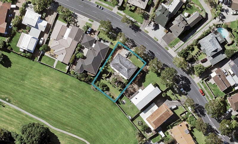 8 Bramley Drive, Farm Cove, Auckland - Carousel 1