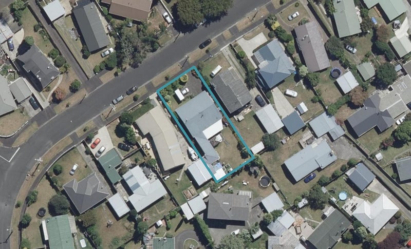 72 Fitzroy Avenue, Fitzroy, Hamilton - Carousel 1