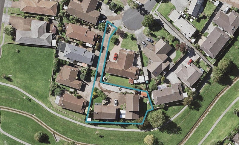 1/20 Kallaroo Place, Botany Downs, Auckland - Carousel 1