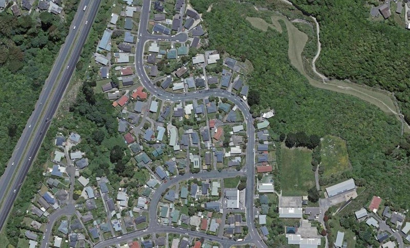 33 Mark Avenue, Paparangi, Wellington - Carousel 1