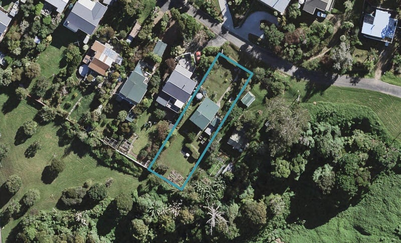 20 Moana Avenue, Surfdale, Waiheke Island - Carousel 1