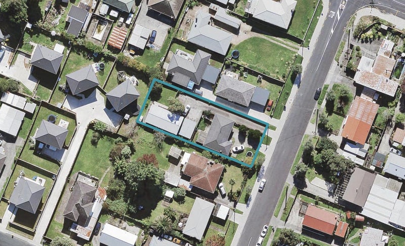2/7 Barbary Avenue, Kelston, Auckland - Carousel 1
