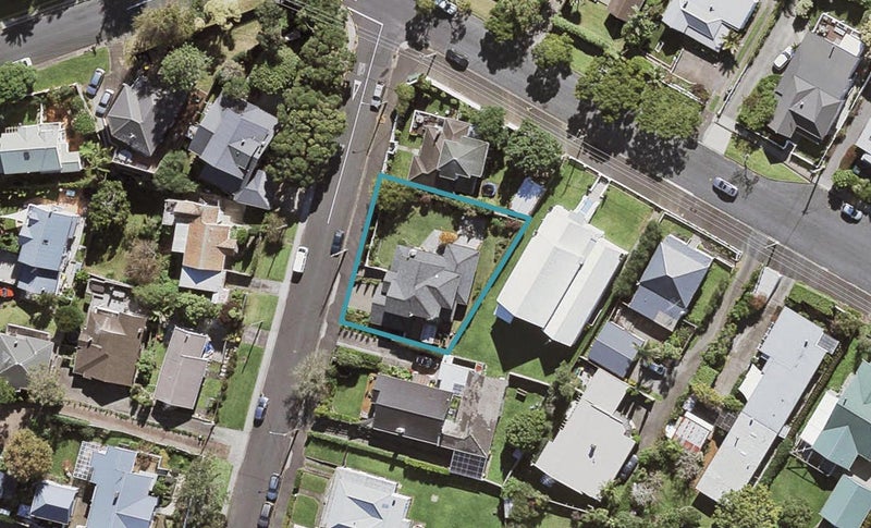 31 Clarence Road, Northcote Point, Auckland - Carousel 1