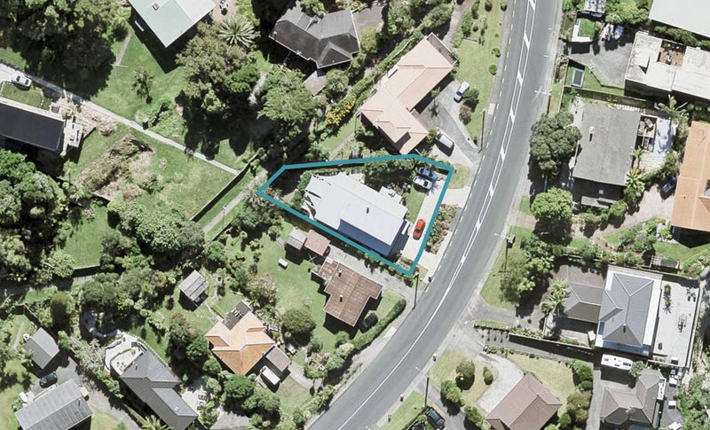916 Beach Road, Waiake, Auckland - Carousel 1