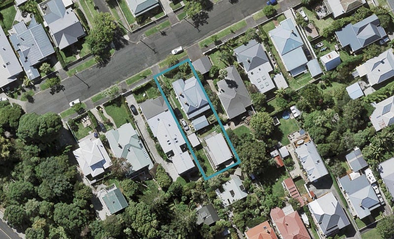 1/41 Abbotsford Terrace, Devonport, Auckland - Carousel 1