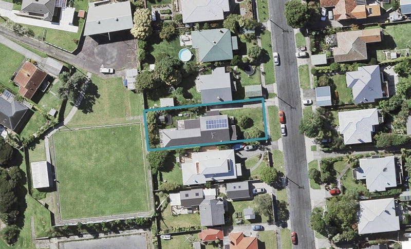 16 Niccol Avenue, Narrow Neck, Auckland - Carousel 1