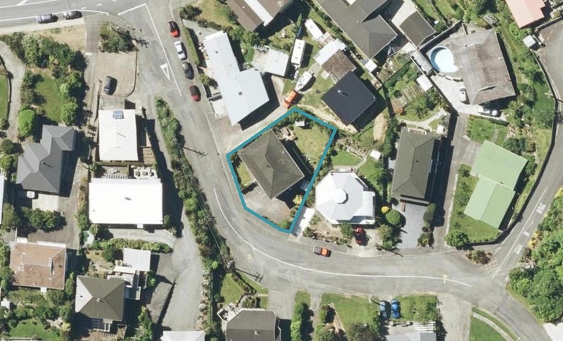 4 Seaview Crescent, Picton - Carousel 1