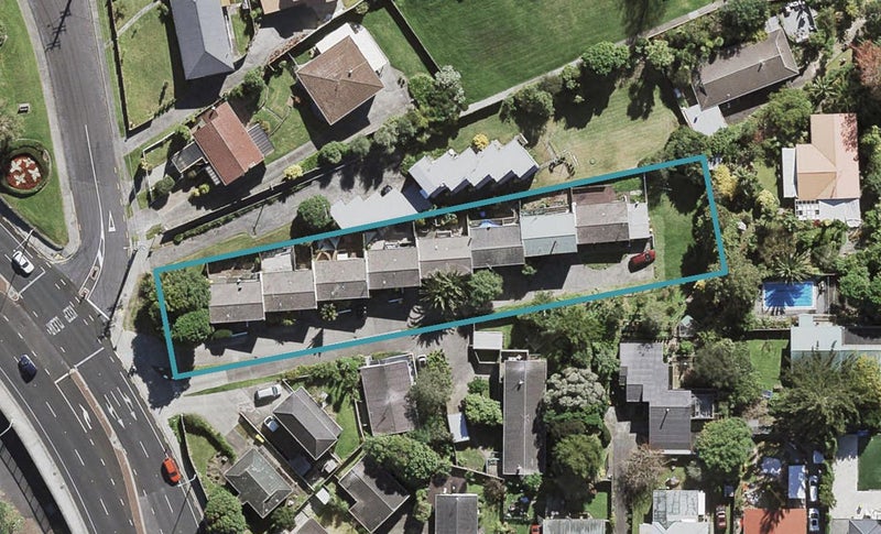 2/495 Glenfield Road, Glenfield, Auckland - Carousel 1