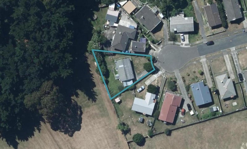27 Bellona Place, Cannons Creek, Porirua - Carousel 1