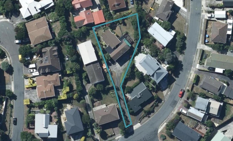 19 Bodmin Terrace, Camborne, Porirua - Carousel 1