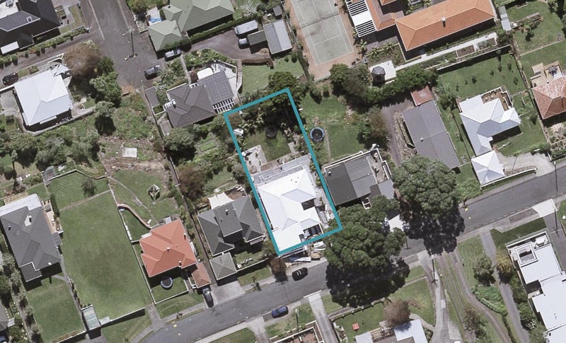 14 Lismore Street, Strandon, New Plymouth - Carousel 1