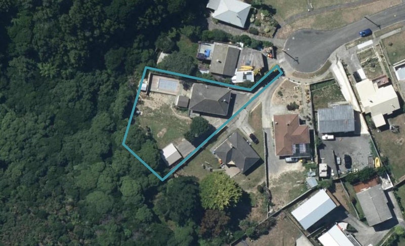 15 Ngahue Crescent, Elsdon, Porirua - Carousel 1